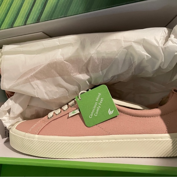 OCA low rose canvas sneaker  8.5 Women 7 Men - Picture 3 of 6